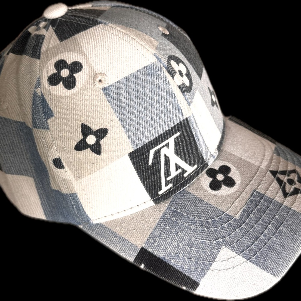 New(only wear once) Louis Vuitton baseball hat